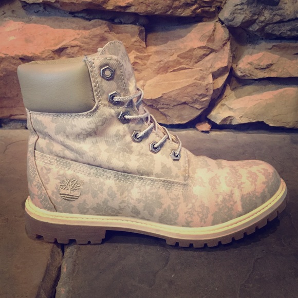 Timberland Shoes - Timberland Boots - Size 8 (women's)